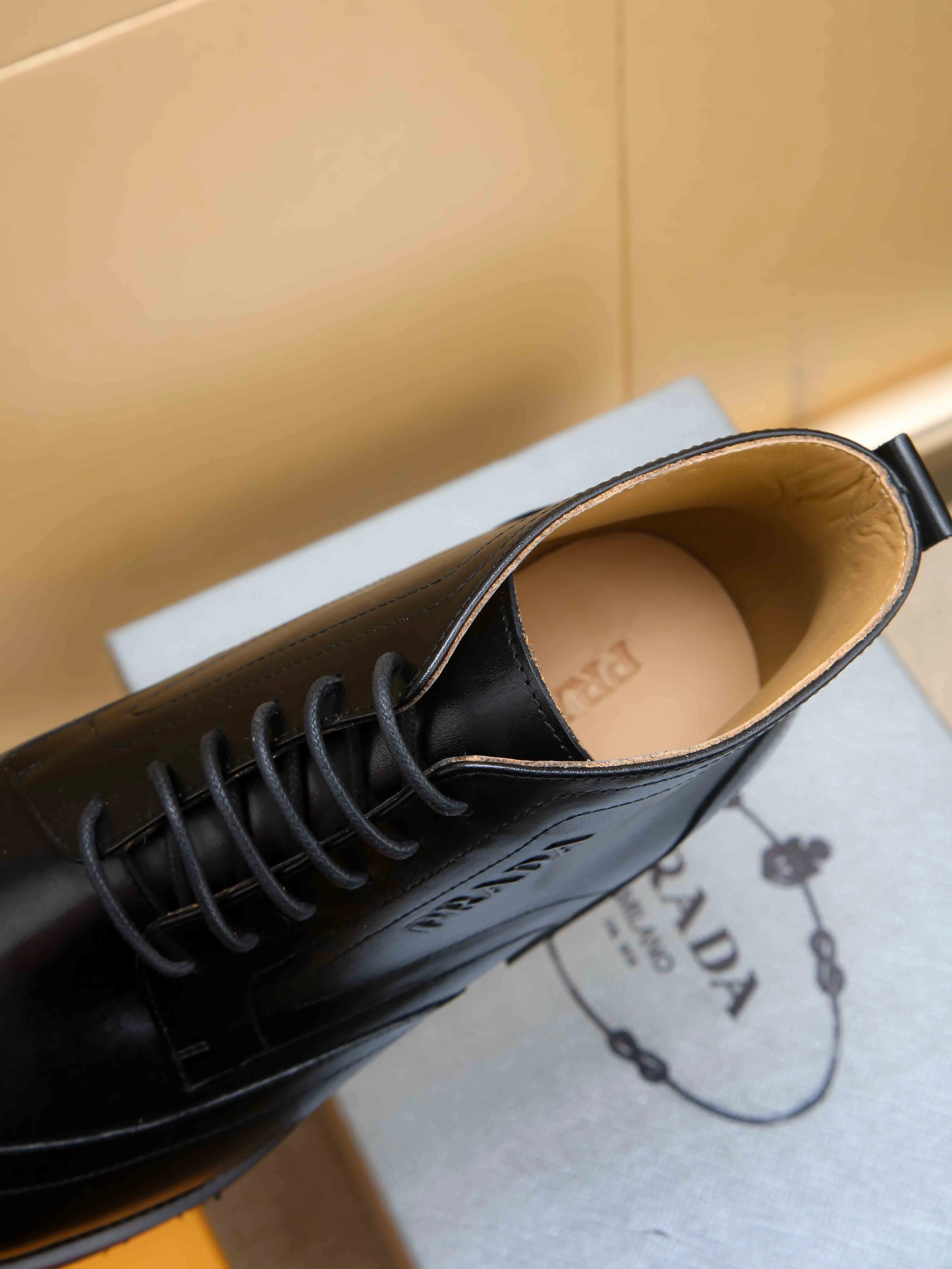 Men's shoes 💰620 💰 PRADA*——◾ Prada~Thick-soled men's shoes, original single-level perfect boutique, brogue style men's formal casual leather shoes, luxurious materials, imported cowhide, with water-dyed cowhide lining, 4.5cm increased PU foam lightweight outsole, perfectly restore the original classic, purchase the original 1:1 accurate replica, welcome all comparisons 🆚, the design is full of modernity, versatile and fashionable urban men! Size: 39-44 (38.45.46.47 customized)
